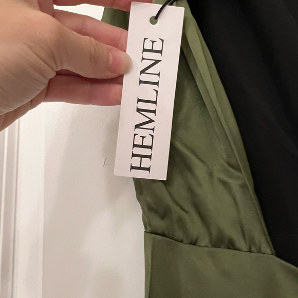 Green formal dress from Hemline. Never worn. Size small. - Picture 2 of 4